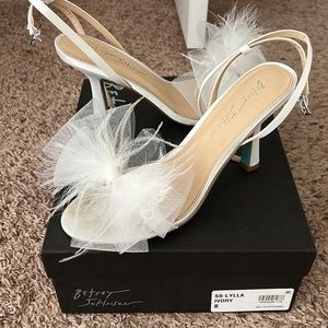 Hersey Johnson Lylla heels- ivory- size 8